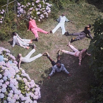 A cover of "references" cluster. The owner is artsyginger. The cluster consists of 68 elements.