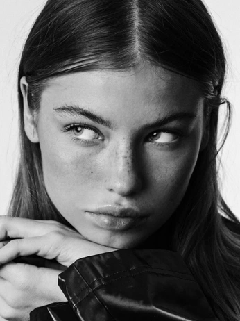 A cover of "beauty" cluster. The owner is tuvaboman. The cluster consists of 30 elements.