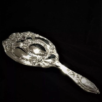 A cover of "trinkets" cluster. The owner is emisy. The cluster consists of 12 elements.