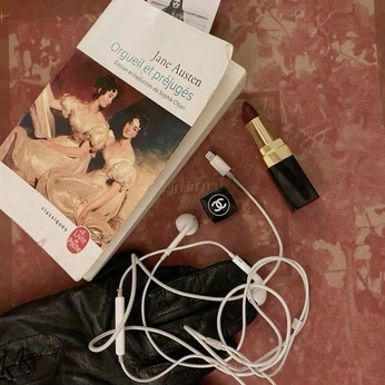 A cover of "frazzled english woman" cluster. The owner is ariellenewton. The cluster consists of 124 elements.