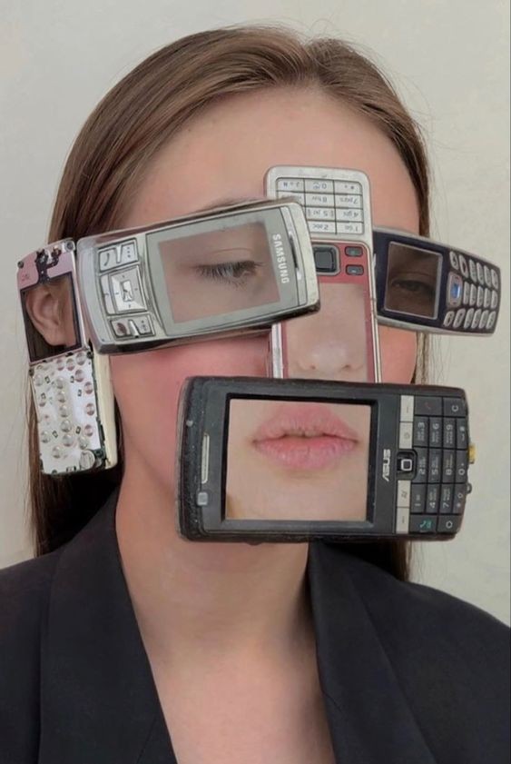 A portrait by Ukrainian artist Hanne Zaruma created with upcycled mobile phones.