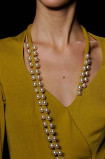 A cover of "Fashion" cluster. The owner is notmotionless. The cluster consists of 11 elements.