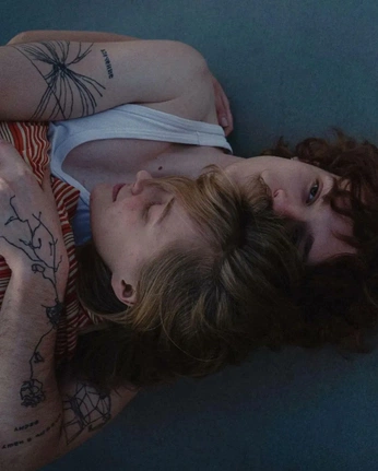 A cover of "lesbian" cluster. The owner is kristenr. The cluster consists of 7 elements.