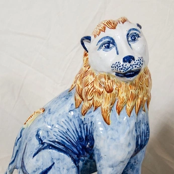 A cover of "tục =))" cluster. The owner is hmmmmmmmm. The cluster consists of 8 elements.