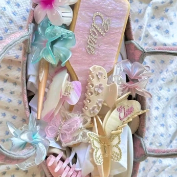 A cover of "THINGS I WANT" cluster. The owner is markya. The cluster consists of 160 elements.