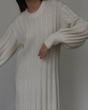 A cover of "closet" cluster. The owner is stefanecoelho. The cluster consists of 26 elements.