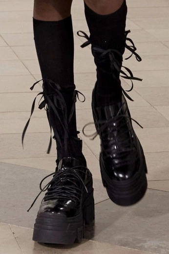 A cover of "Fashion" cluster. The owner is isabellalobato. The cluster consists of 2 elements.