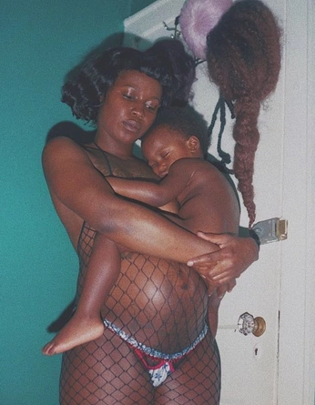 A cover of "Maternity shoot" cluster. The owner is normulis. The cluster consists of 2 elements.