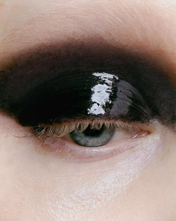 A cover of "Eyes without a face" cluster. The owner is crhii. The cluster consists of 15 elements.