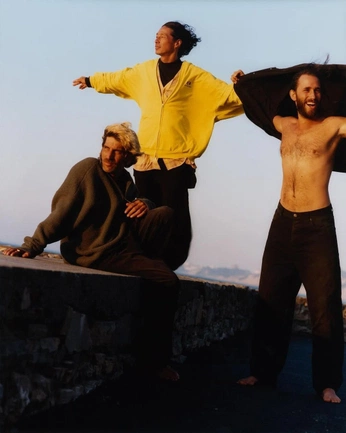 A cover of "incompatibles" cluster. The owner is maru.t. The cluster consists of 3 elements.