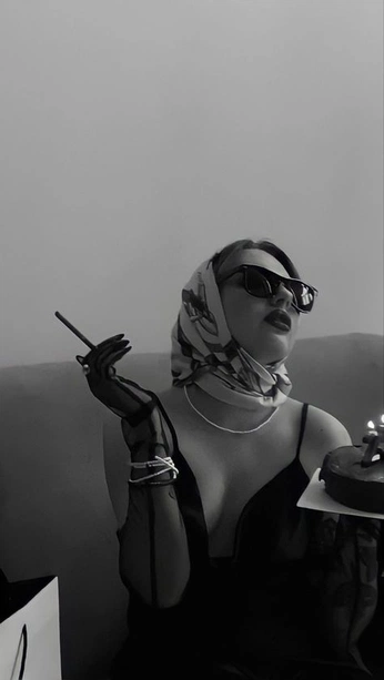 A cover of "old hollywood glam" cluster. The owner is antihero. The cluster consists of 14 elements.