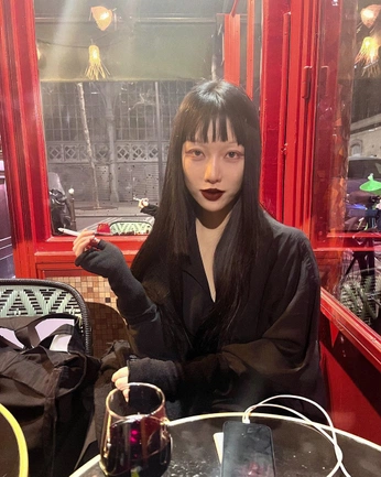 A cover of "Alt fashion" cluster. The owner is dewnotdisturb. The cluster consists of 56 elements.