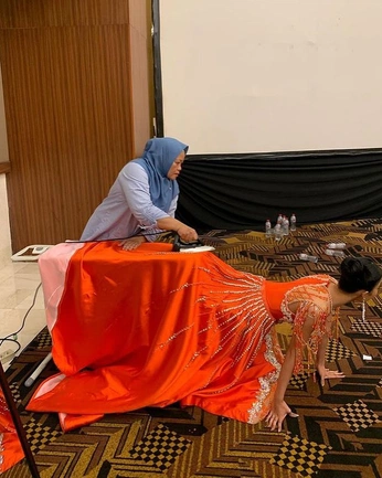 A cover of "📡" cluster. The owner is sarah2807. The cluster consists of 12 elements.