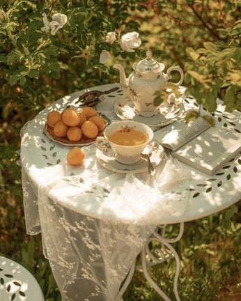 A cover of "Tea" cluster. The owner is inquisitivee. The cluster consists of 24 elements.