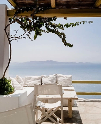 A cover of "EVERYWHERE ALL AT ONCE" cluster. The owner is alessandracruz. The cluster consists of 14 elements.