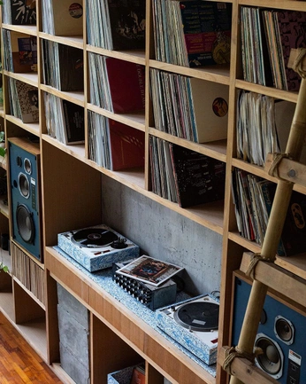 A cover of "JAM" cluster. The owner is johnocloud. The cluster consists of 15 elements.