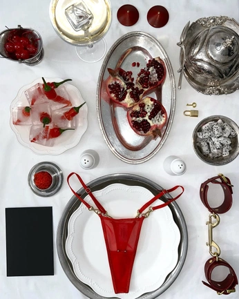 A cover of "Holiday 2025" cluster. The owner is candlm. The cluster consists of 12 elements.