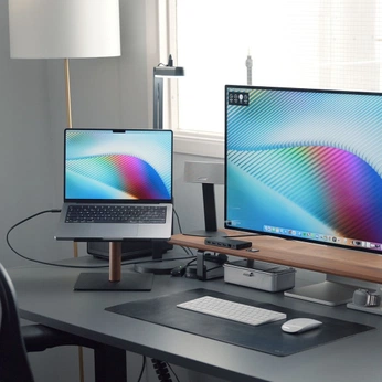 A cover of "desk setups" cluster. The owner is endianess. The cluster consists of 1 element.