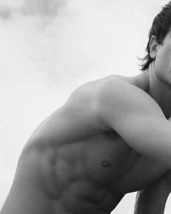 A cover of "Aesthetically" cluster. The owner is tamarkaa. The cluster consists of 1 element.