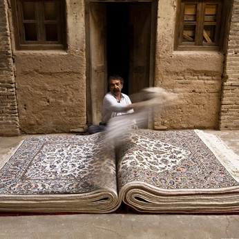 A cover of "r u g" cluster. The owner is fullofgracemary. The cluster consists of 54 elements.