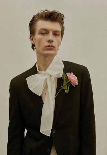 A cover of "Graduation" cluster. The owner is dandisotto. The cluster consists of 10 elements.