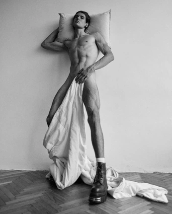 A cover of "Нюд" cluster. The owner is matroskas. The cluster consists of 1 element.