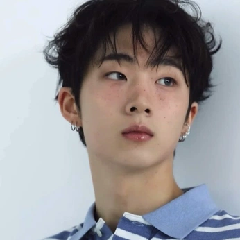 A cover of "jiung" cluster. The owner is heartsforsza. The cluster consists of 1 element.