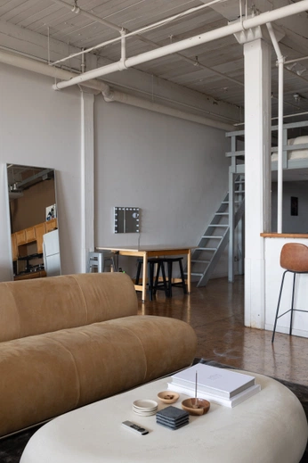 A cover of "Studio 305" cluster. The owner is princedavis. The cluster consists of 17 elements.