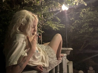 A cover of "Boo" cluster. The owner is jkat222. The cluster consists of 2 elements.