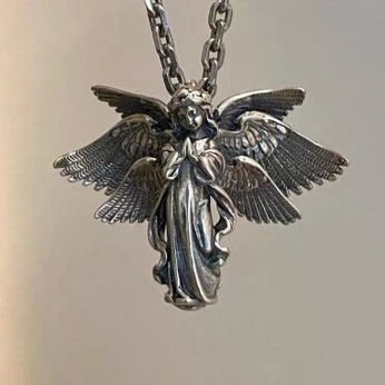 A cover of "Necklaces" cluster. The owner is hofmann. The cluster consists of 7 elements.