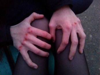 A cover of "<3" cluster. The owner is str4berri. The cluster consists of 36 elements.