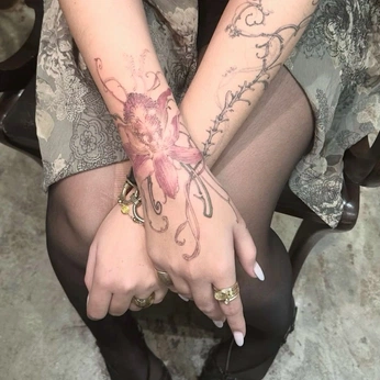 A cover of "tats" cluster. The owner is emsc44. The cluster consists of 52 elements.