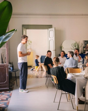 A cover of "reuniones gatherings" cluster. The owner is tutiesnico. The cluster consists of 12 elements.