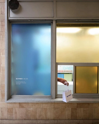 A cover of "vitrines" cluster. The owner is lolasarchives. The cluster consists of 12 elements.