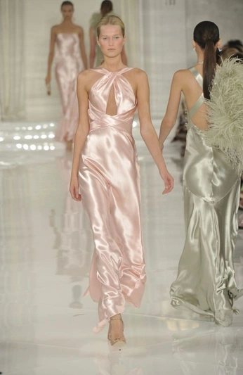 A cover of "Silk dress" cluster. The owner is 578322. The cluster consists of 108 elements.