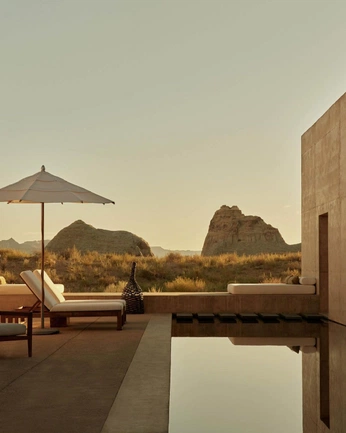 A cover of "Resort" cluster. The owner is lucaemilia. The cluster consists of 6 elements.