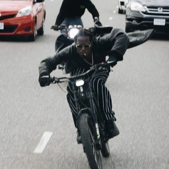 A cover of "Aura" cluster. The owner is lukis. The cluster consists of 1 element.