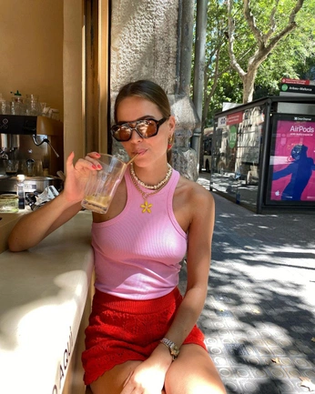 A cover of "vibes" cluster. The owner is grumpymagdalena. The cluster consists of 3 elements.