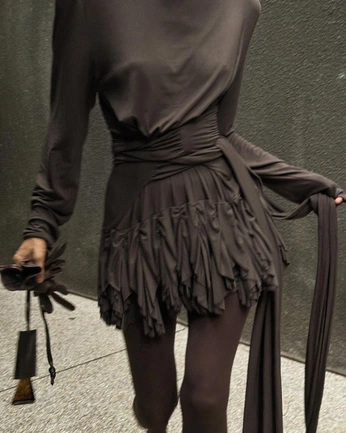 A cover of "Looks" cluster. The owner is hhillier. The cluster consists of 14 elements.