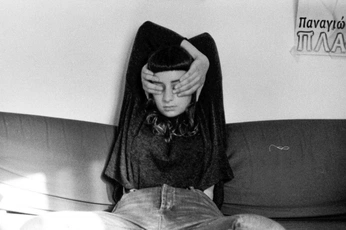 A cover of "Hiding" cluster. The owner is misschar. The cluster consists of 7 elements.