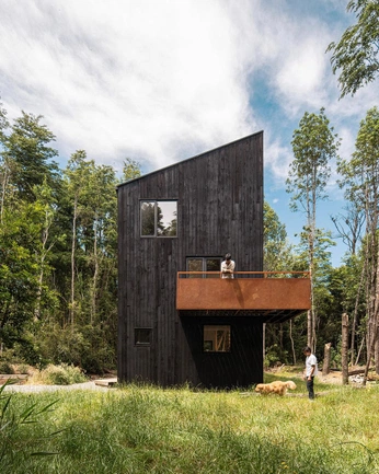 A cover of "Sanctuary" cluster. The owner is apolloabhaile. The cluster consists of 7 elements.