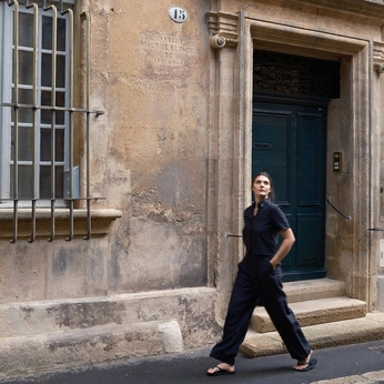 A cover of "WHY" cluster. The owner is madene. The cluster consists of 21 elements.