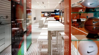 A cover of "2000s" cluster. The owner is i4685. The cluster consists of 60 elements.