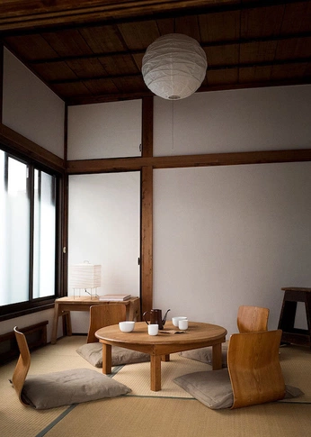 A cover of "Japan Villa Interiors" cluster. The owner is lindsayc. The cluster consists of 42 elements.