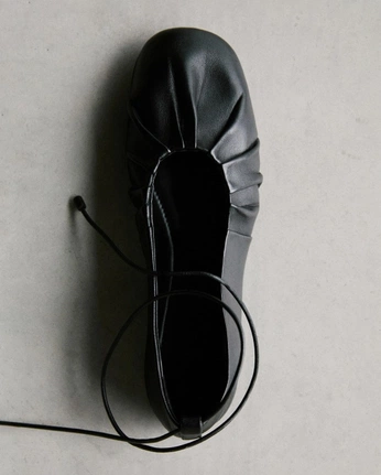 A cover of "fendi shoes" cluster. The owner is doroteacarloni. The cluster consists of 1 element.