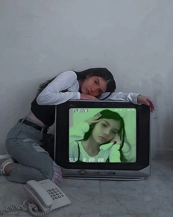 A cover of "composition+pose" cluster. The owner is spaghettisoldier. The cluster consists of 50 elements.