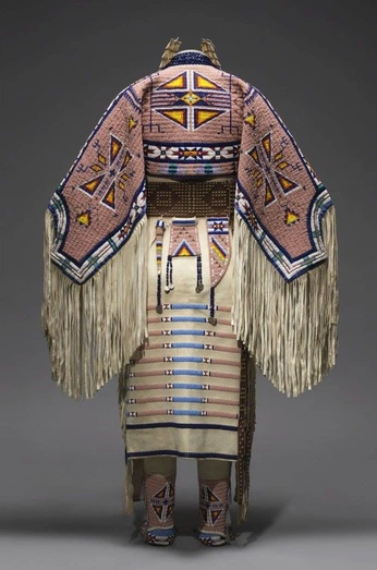 A cover of "Native American Clothing" cluster. The owner is izabelaearth. The cluster consists of 3 elements.