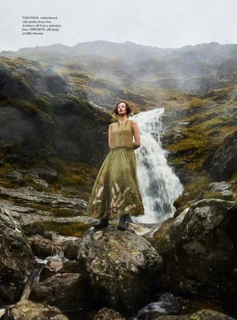 A cover of "ALMAS - ROMANTICISMO" cluster. The owner is rodririore. The cluster description is "Retratos de una relación entre el alma del bosque y el alma humana". The cluster consists of 19 elements.