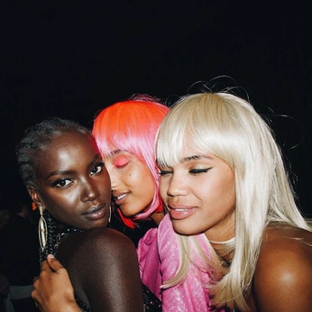 A cover of "Connection" cluster. The owner is ehizuaa. The cluster consists of 7 elements.