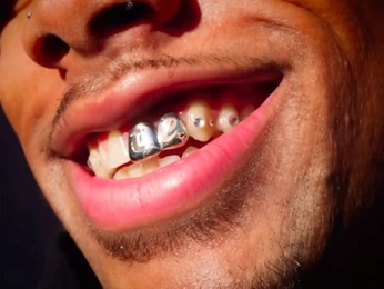 A cover of "Reveal Vhs" cluster. The owner is brknomk1. The cluster consists of 5 elements.